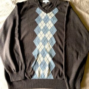 Men nice v neck sweater.